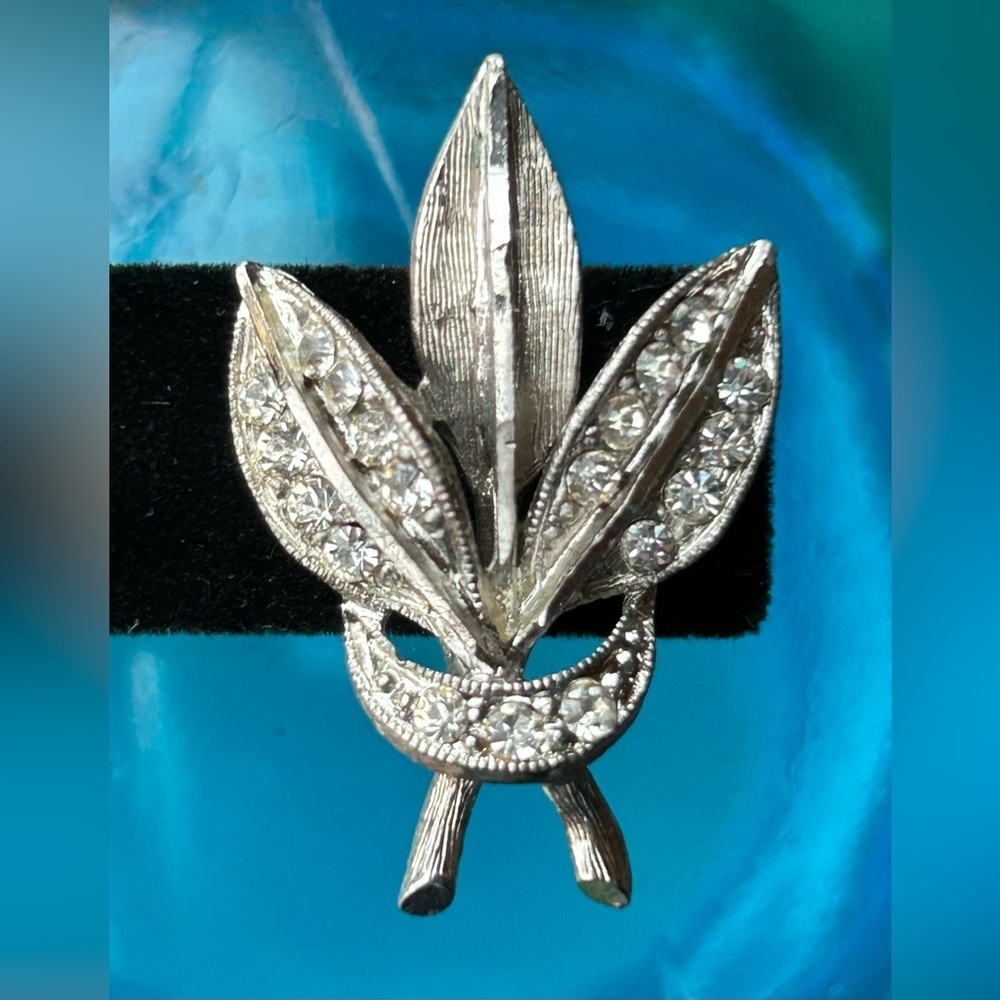 Vintage Trio Leaf Rhinestone Brooch and Clip on Earring Set - Picture 7 of 10